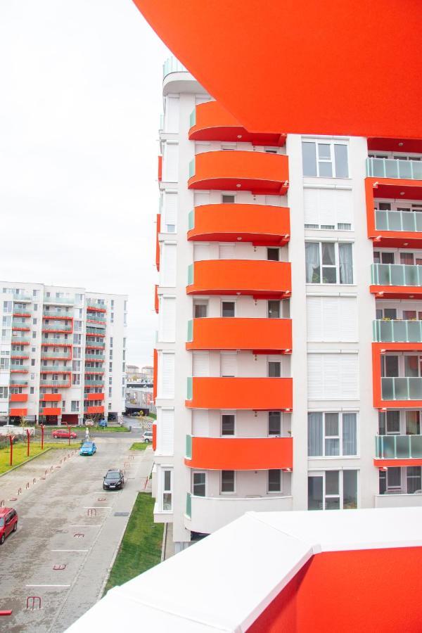 Central Modern Residence In Oradea Buitenkant foto